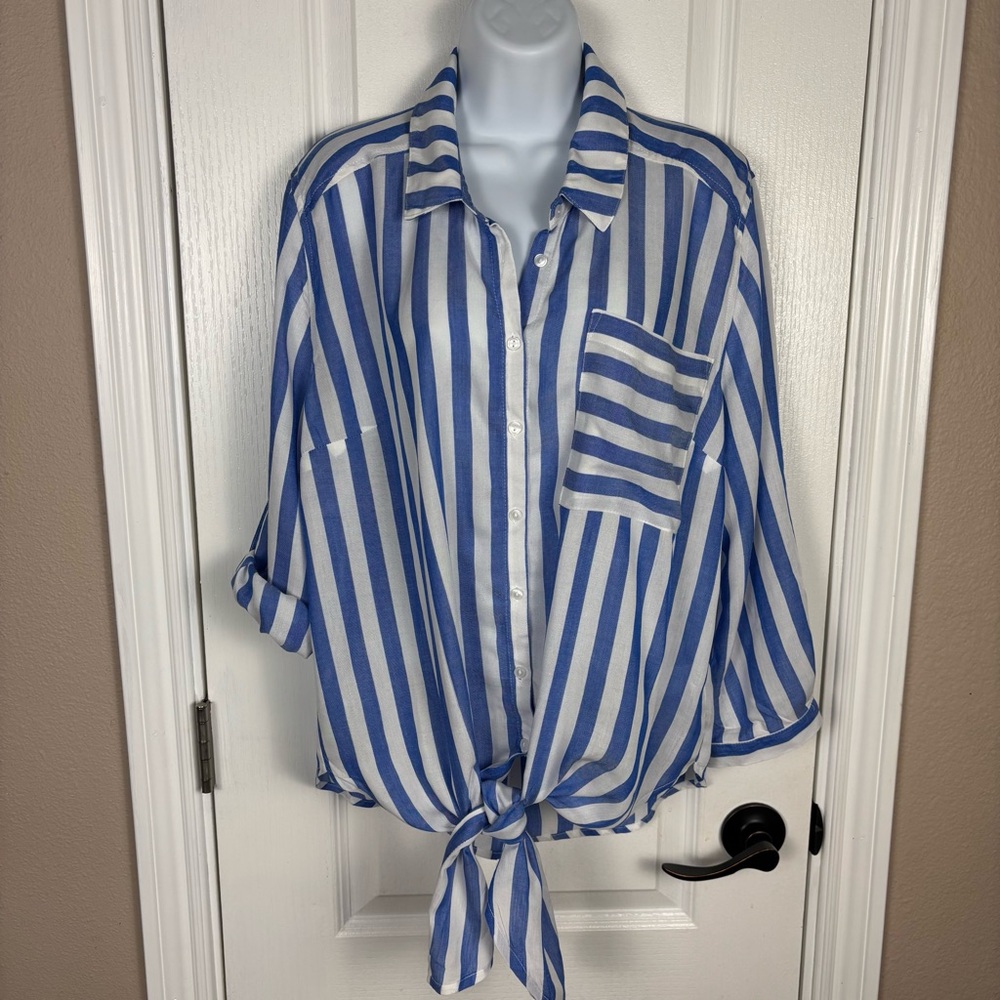 Lost + Wander Women’s‎ Blue/White Striped Collared Button Up Blouse Size M NWT